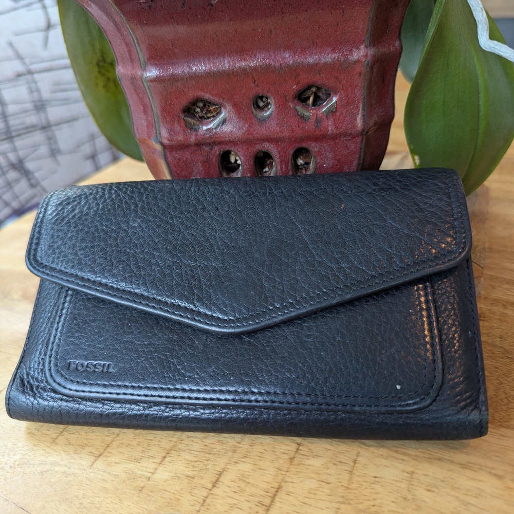 Textured Black Leather Vintage Wallet by Fossil - Picture 10 of 14